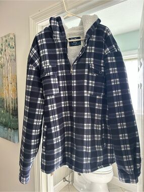 MensSherpa-Lined Hooded Jacket in Navy & White